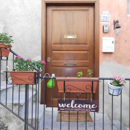Alloggio Turistico Rizzuto - Centro Storico Bracciano  Bagian luar foto