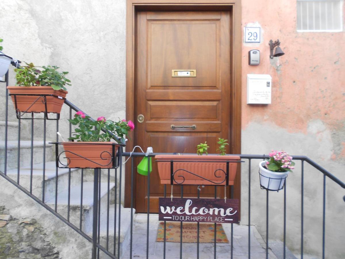 Alloggio Turistico Rizzuto - Centro Storico Bracciano  Bagian luar foto
