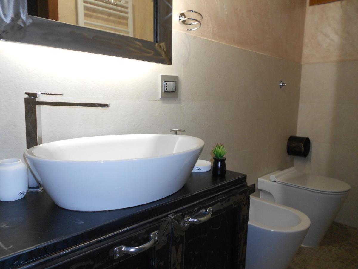 Alloggio Turistico Rizzuto - Centro Storico Bracciano  Bagian luar foto